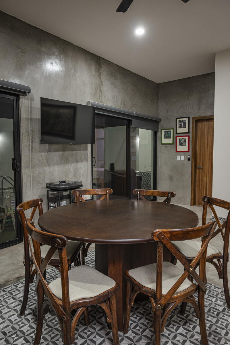 35 de 42: MESA POKER SOTANO