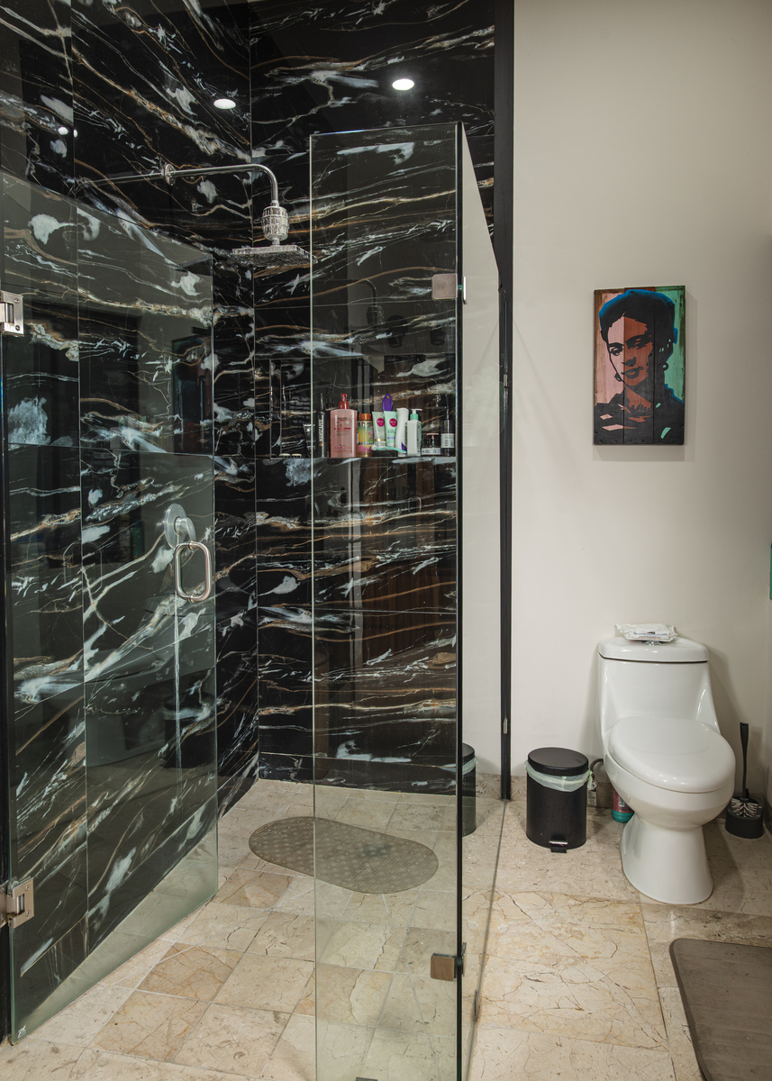 30 de 42: BAÑO MASTER CASA