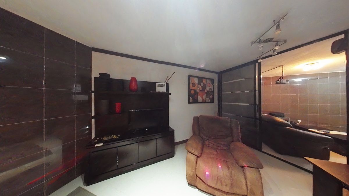 6 of 38: Sala principal