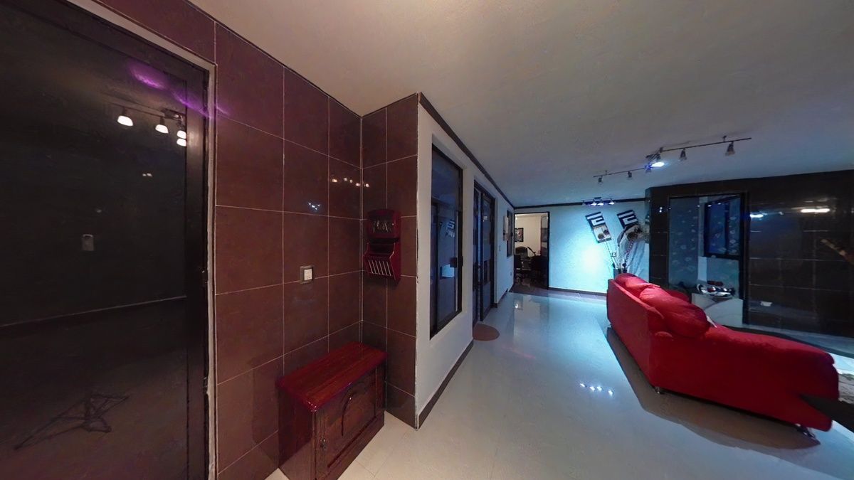 7 of 38: Sala principal