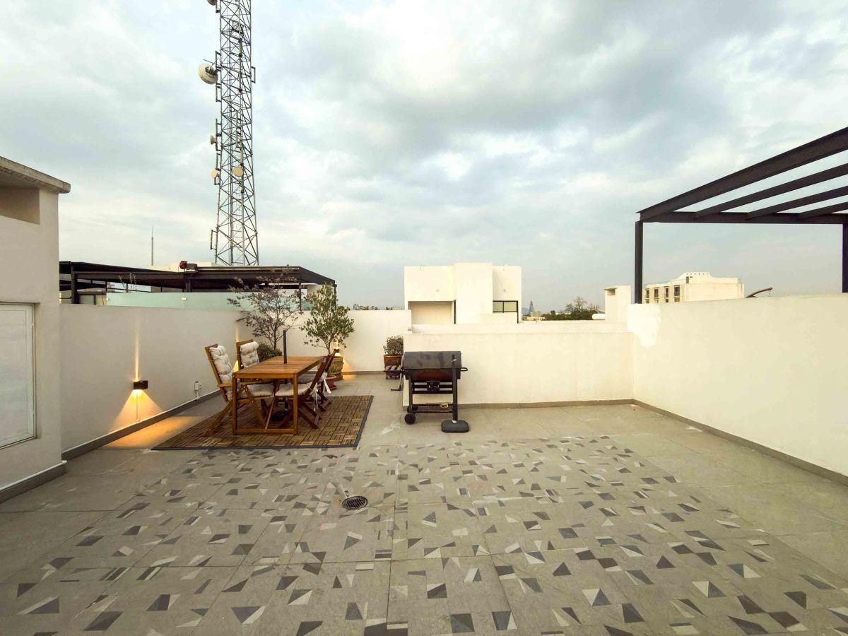 SALE OF APARTMENT WITH ROOF IN SAN RAFAEL - foto 1