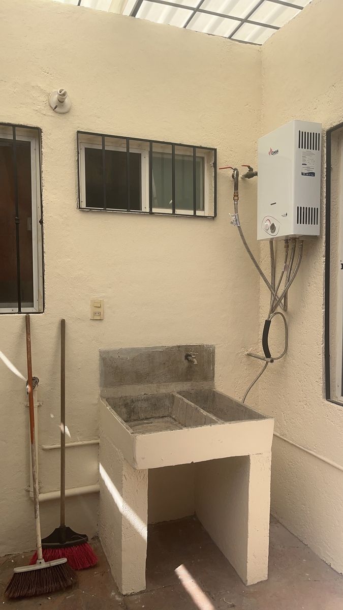 11 de 13: PATIO SERVICIO