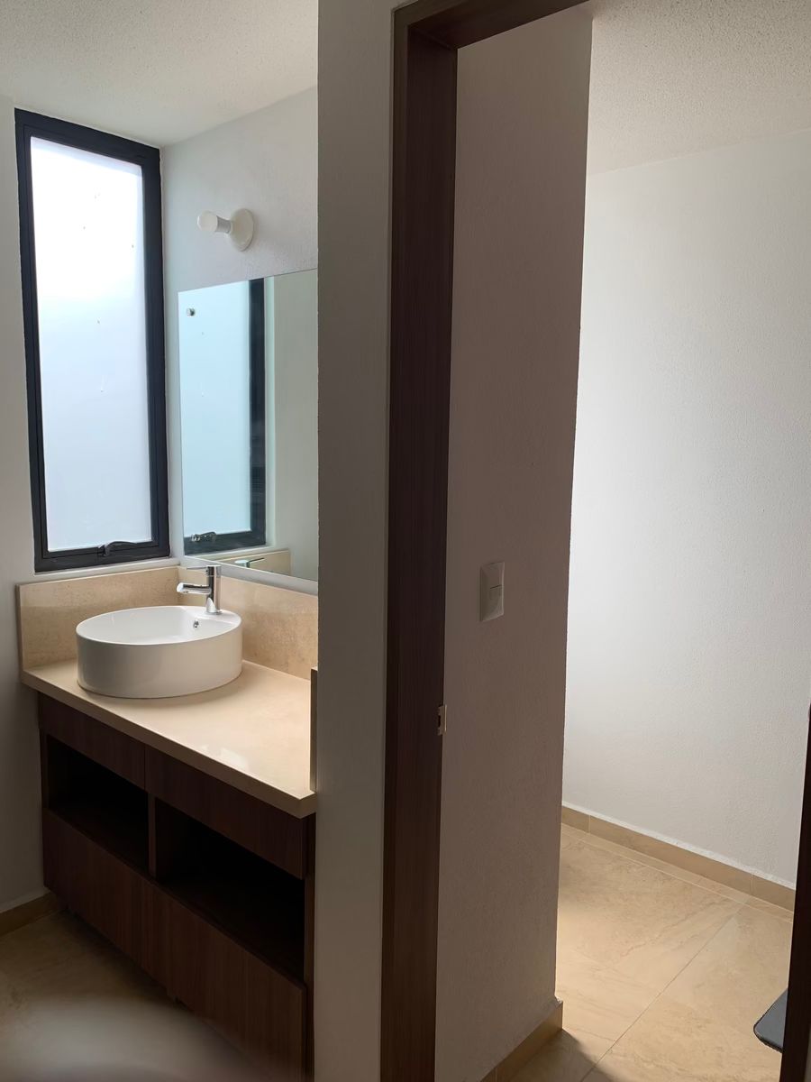Lavabo ppal independiente del baño, foto 18 de 32