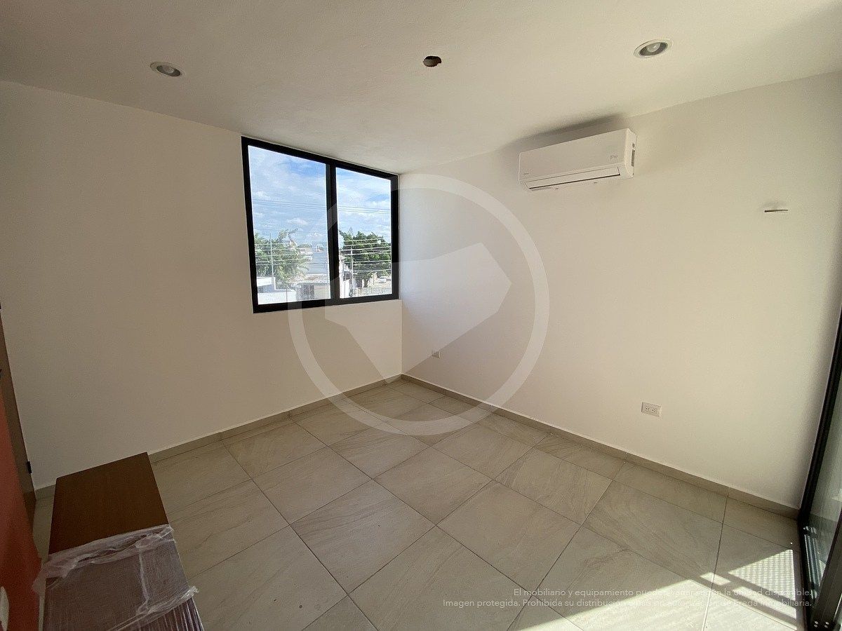 32 de 38: HABITACIÓN 2 (CON CAMA)