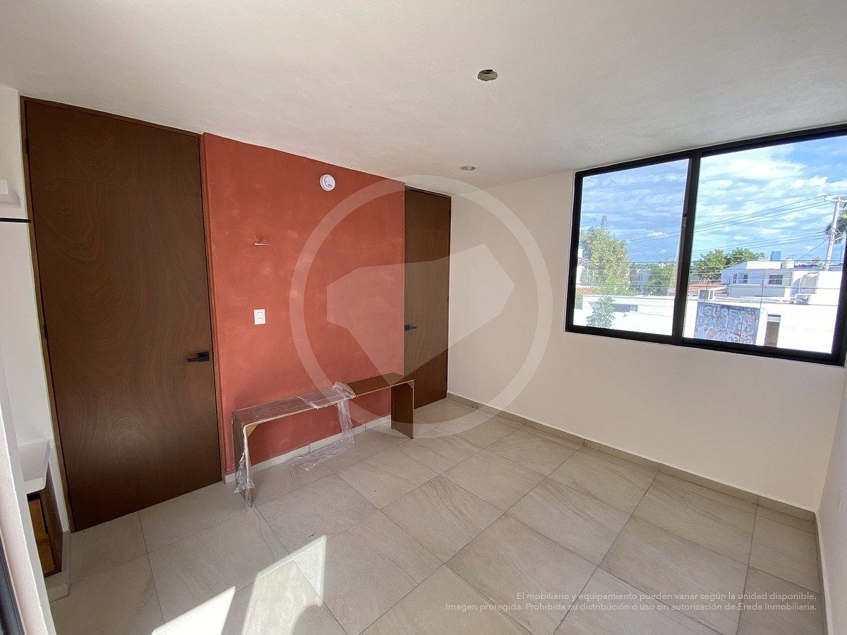 24 de 37: HABITACIÓN 2 (CON CAMA)