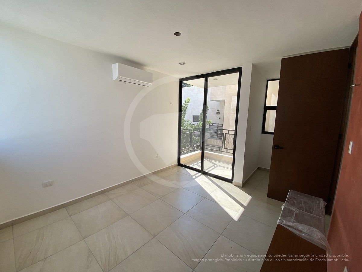 33 de 38: HABITACIÓN 2 (CON CAMA)