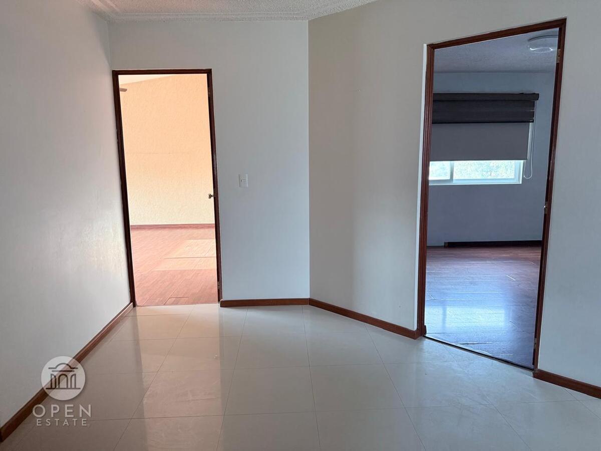 14 de 30: vestibulo que se puede ocupar como sala tv