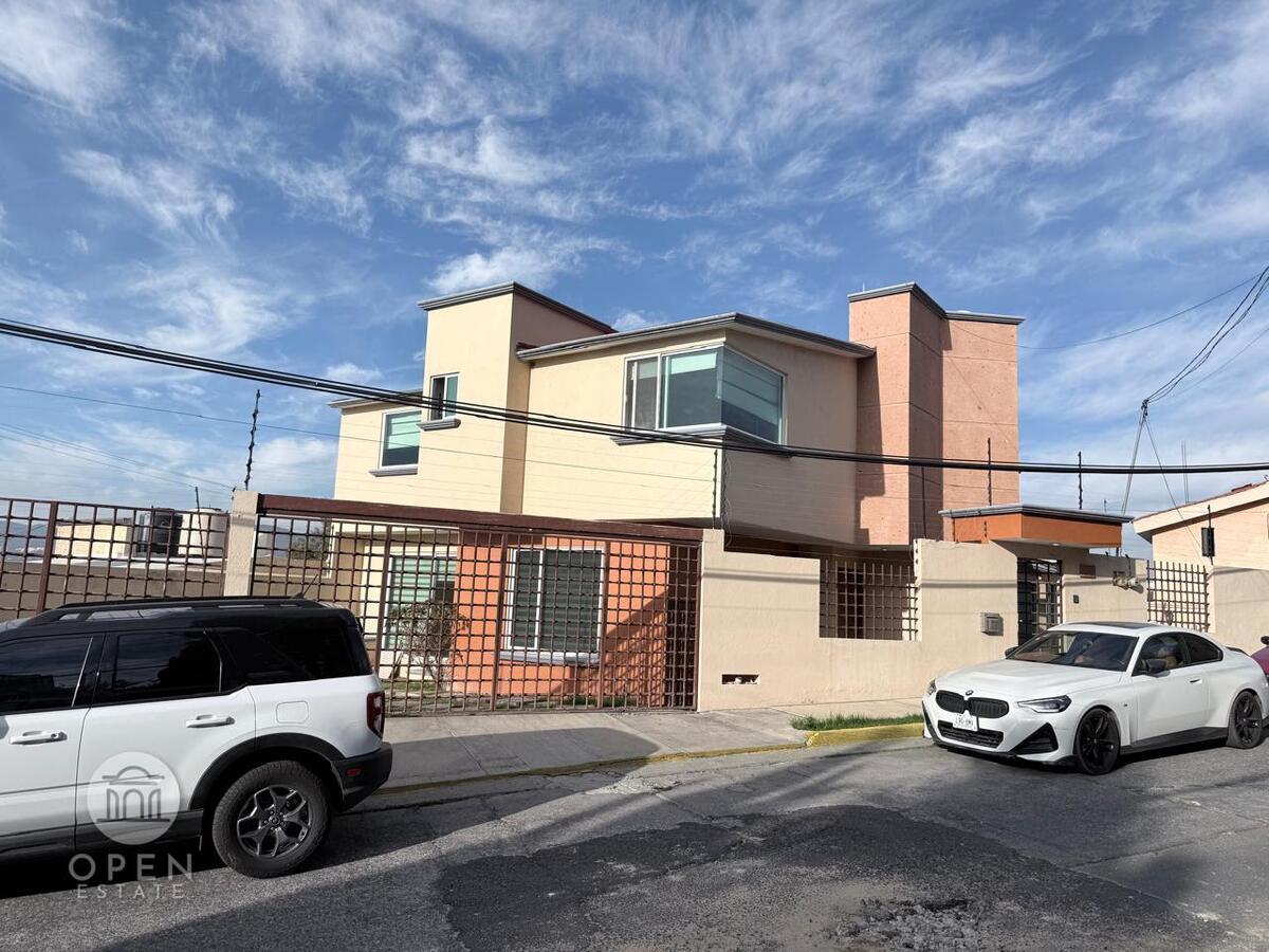 27 de 30: Fachada frontal