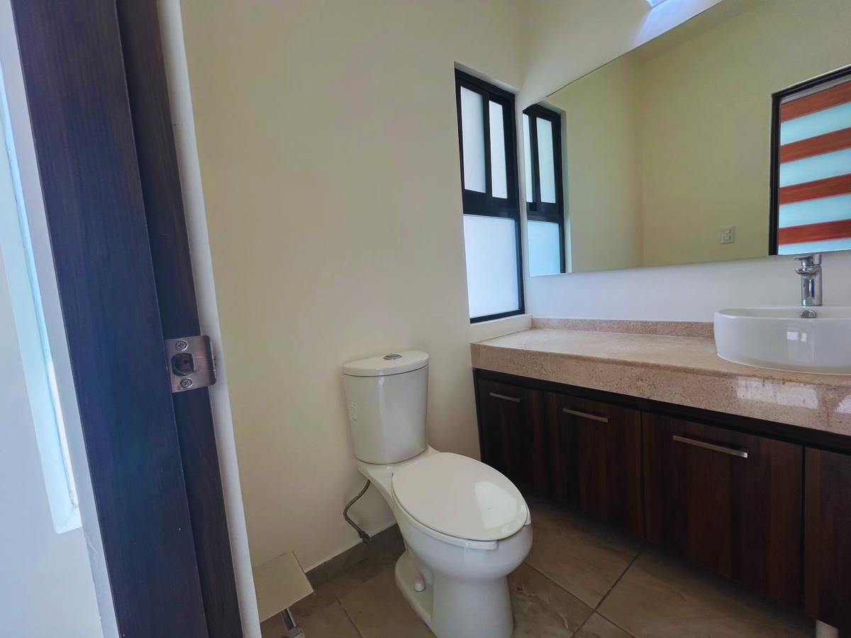 2 de 47: BAÑO VISITAS