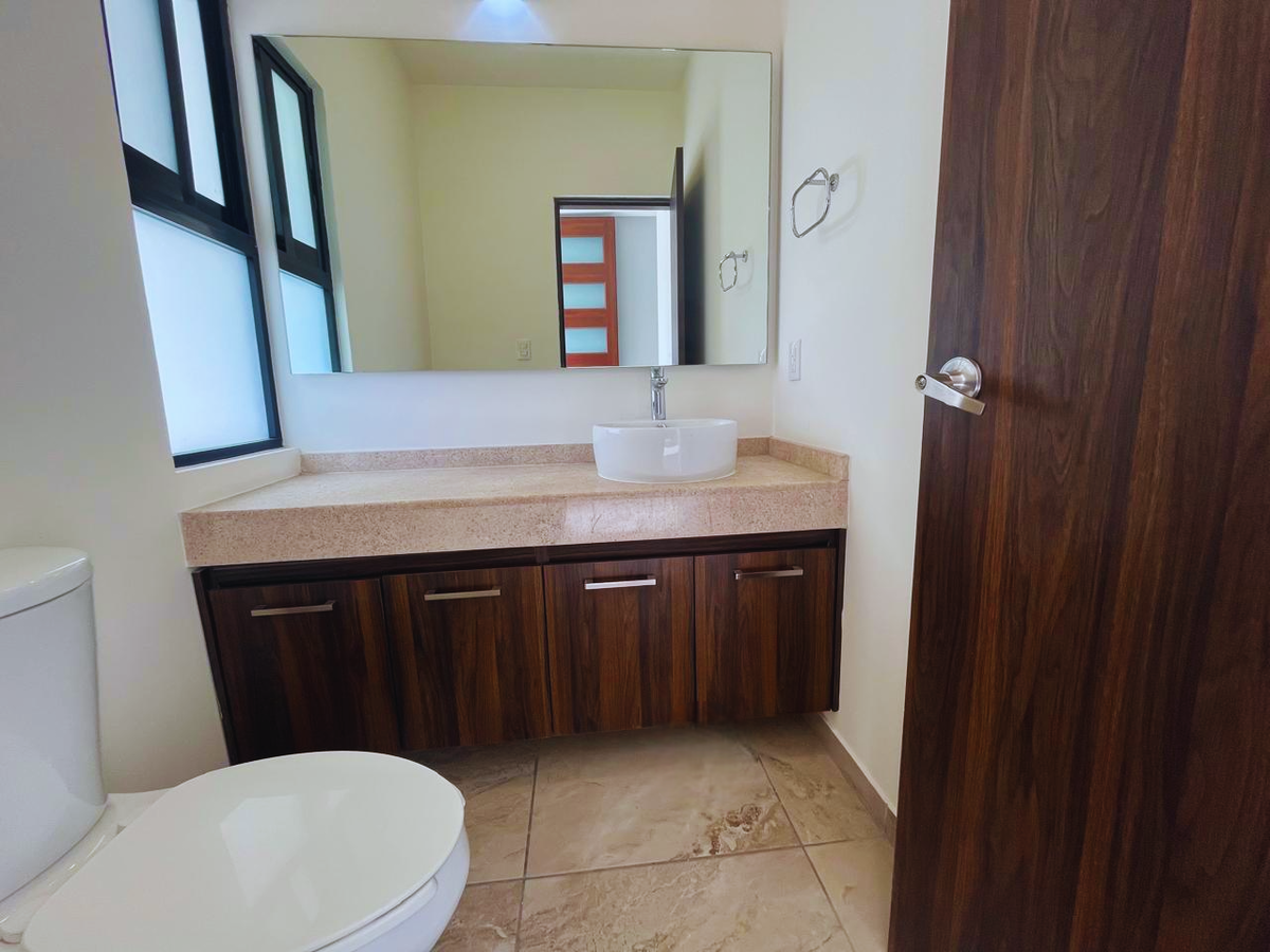 3 de 47: FACHADA PRINCIPAL