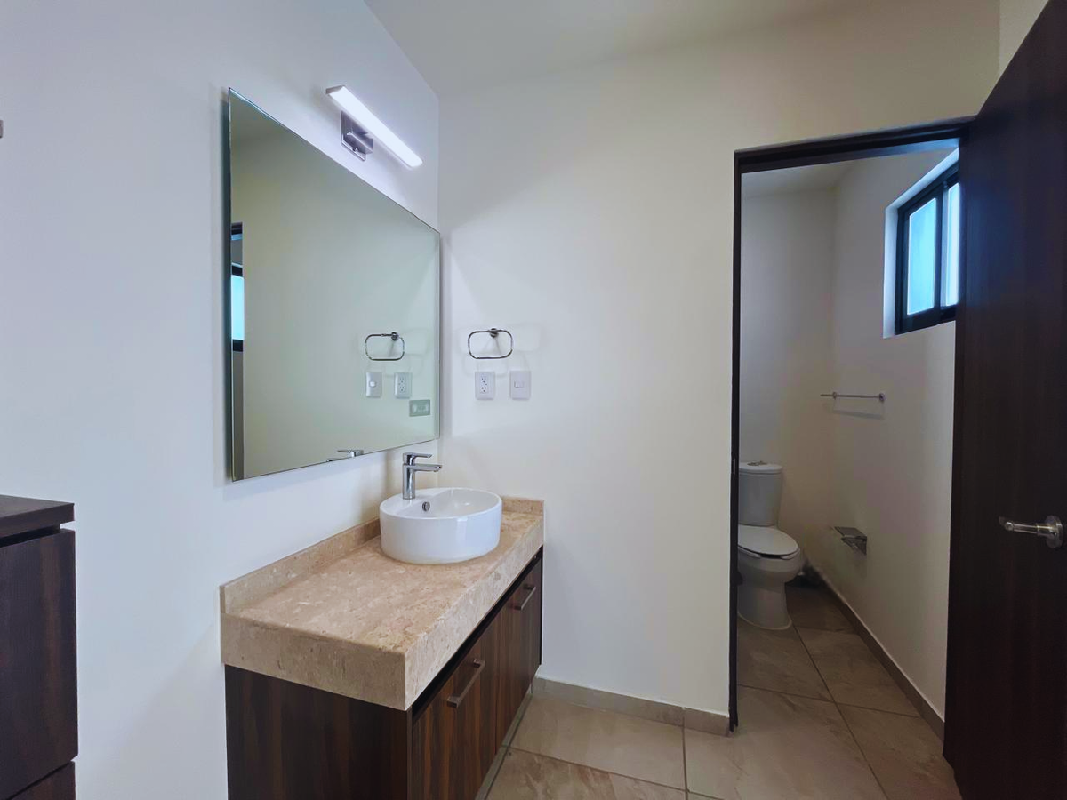 21 de 47: BAÑO RECAMARA PRINCIPAL