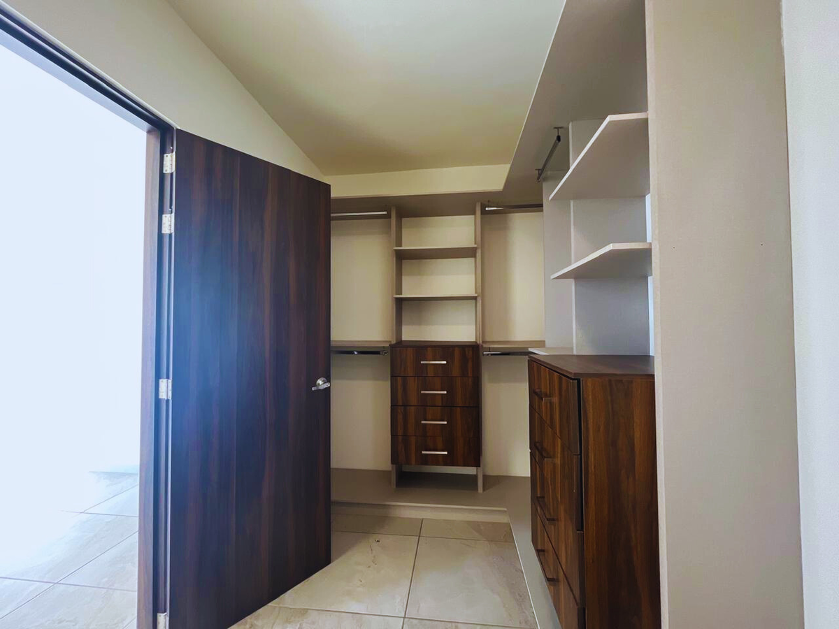 22 de 47: VESTIDOR RECAMARA PRINCIPAL