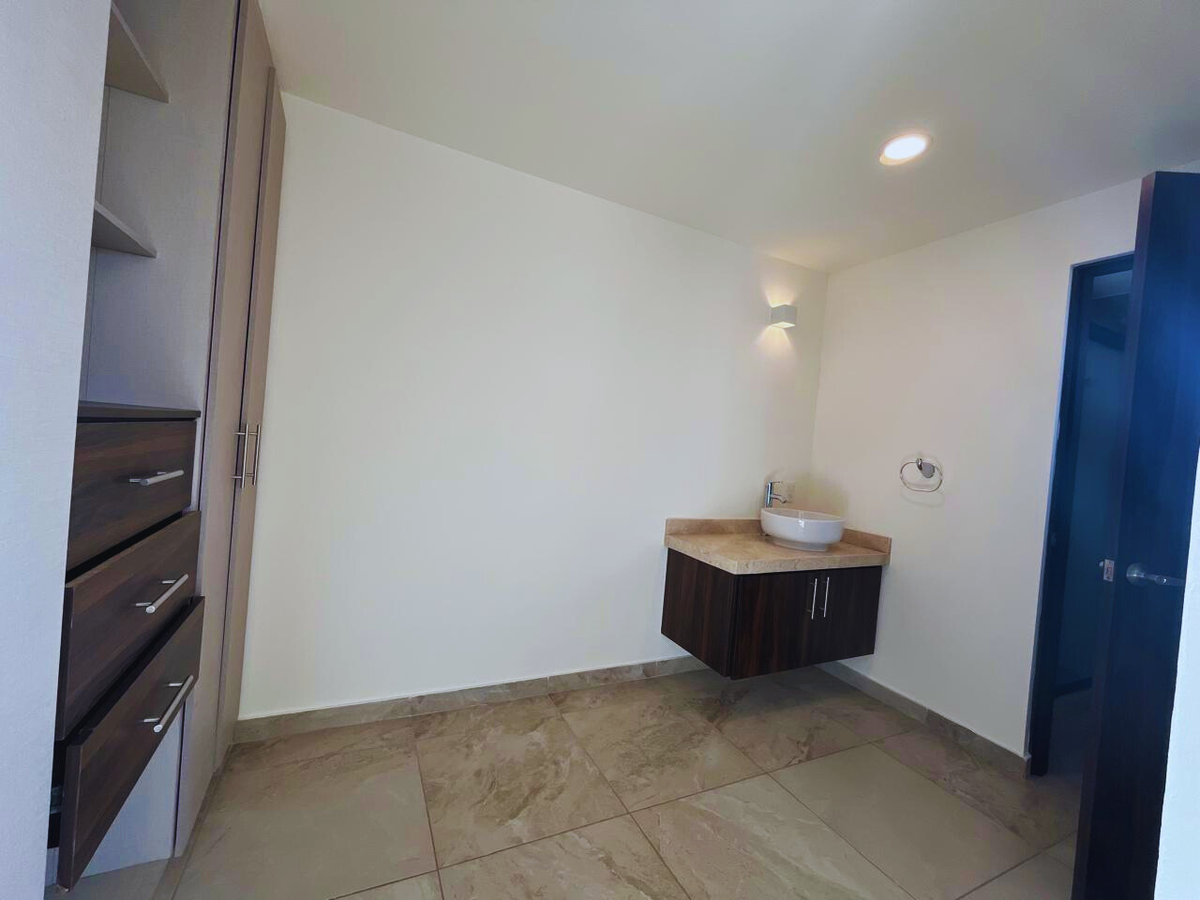 37 de 47: BAÑO REPLICA RECAMARA PRINCIPAL