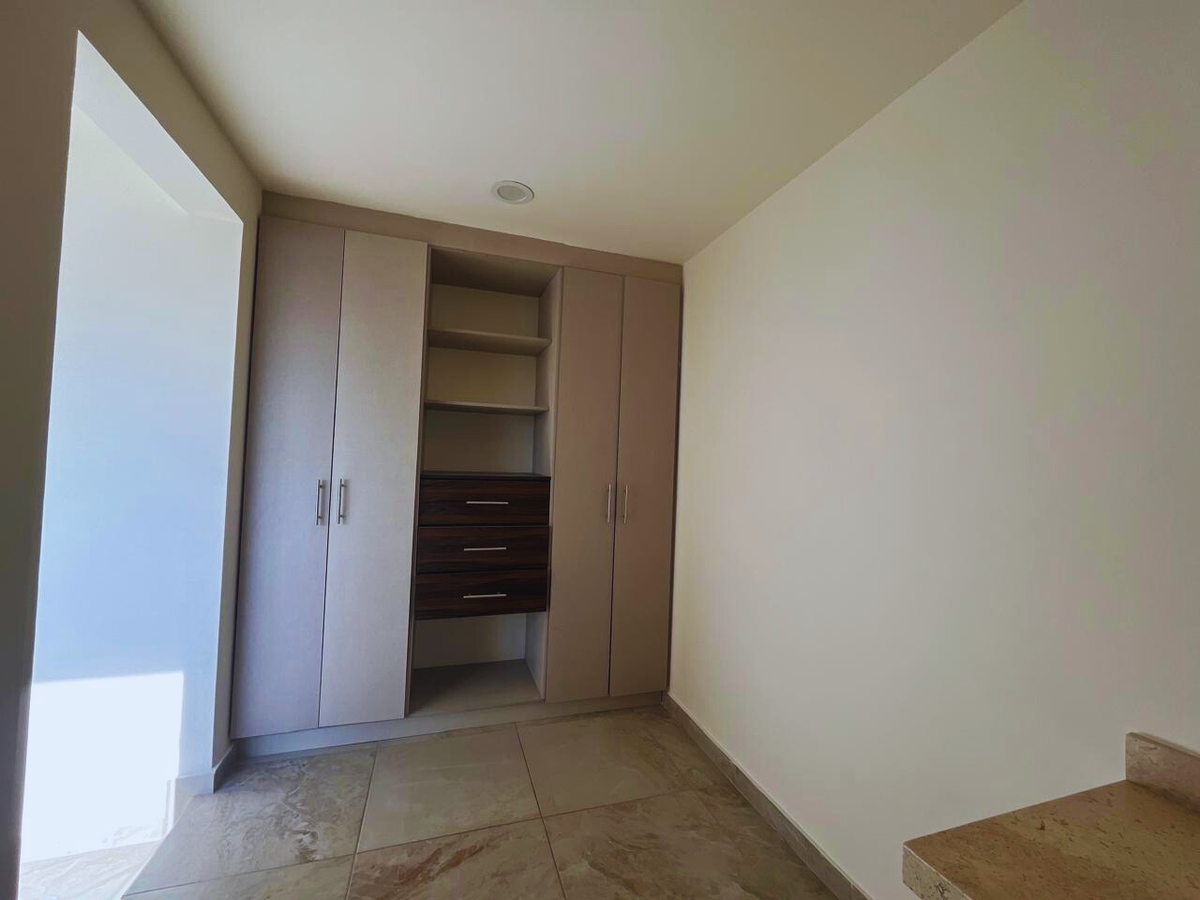 39 de 47: VESTIDOR REPLICA RECAMARA PRINCIPAL