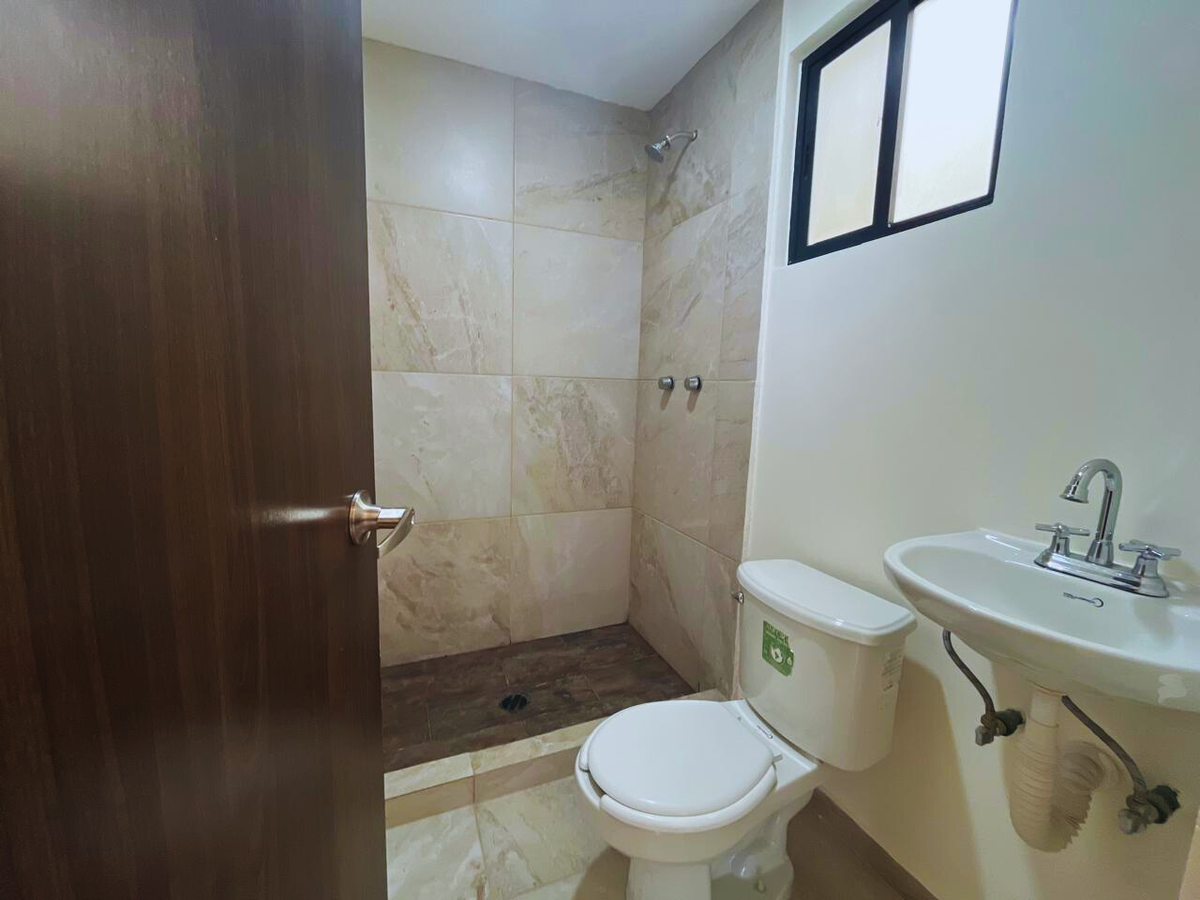 43 de 47: BAÑO CUARTO DE SERVICIO