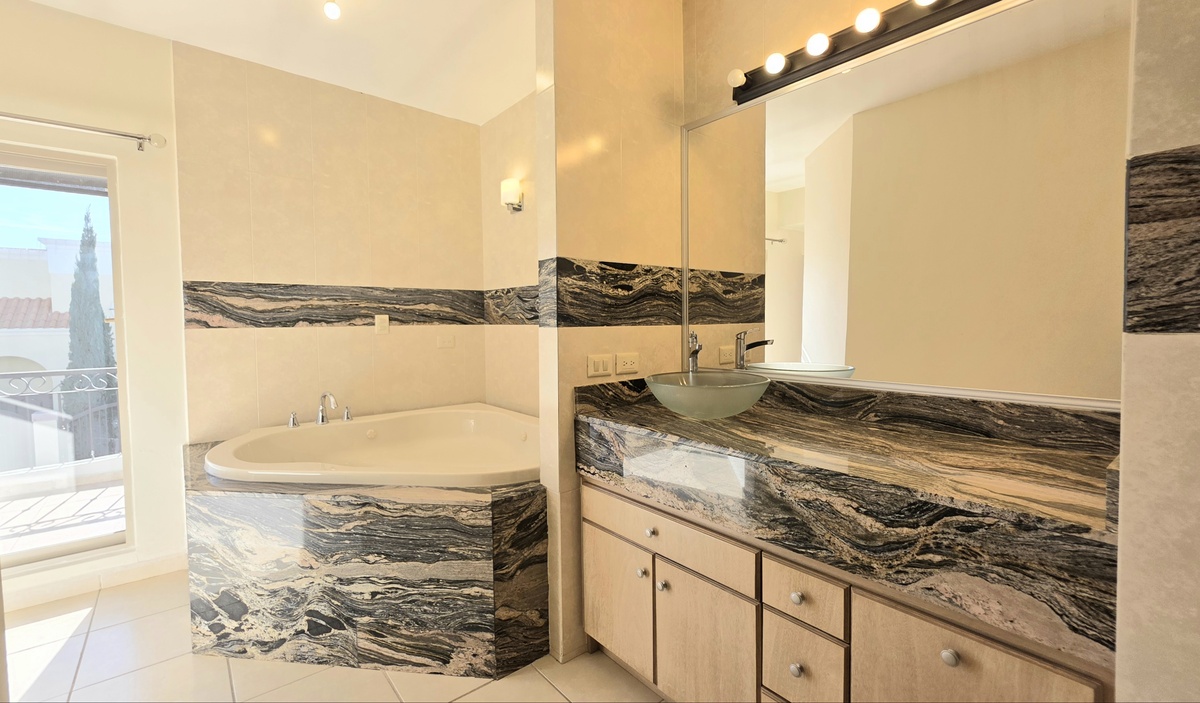 16 of 40: JACUZZI-RIOJA-VENTA-SONORA-CARMEN-LABORIN-INMUEBLE