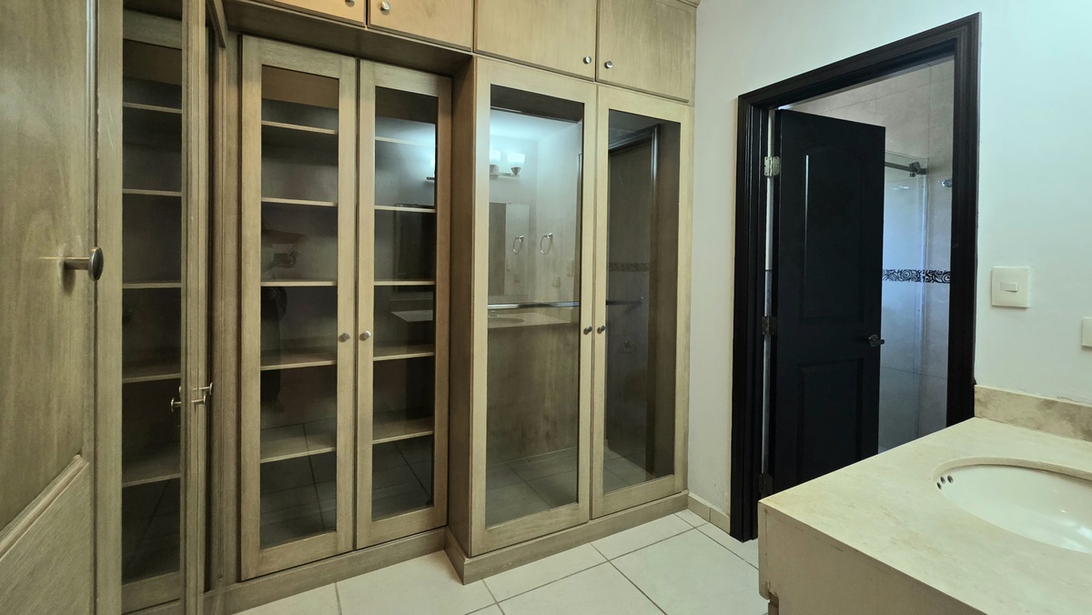 21 of 40: CLOSETS-SECUNDAR-RIOJA-VENTA-SONORA-CARMEN-LABORIN-INMUEBLE