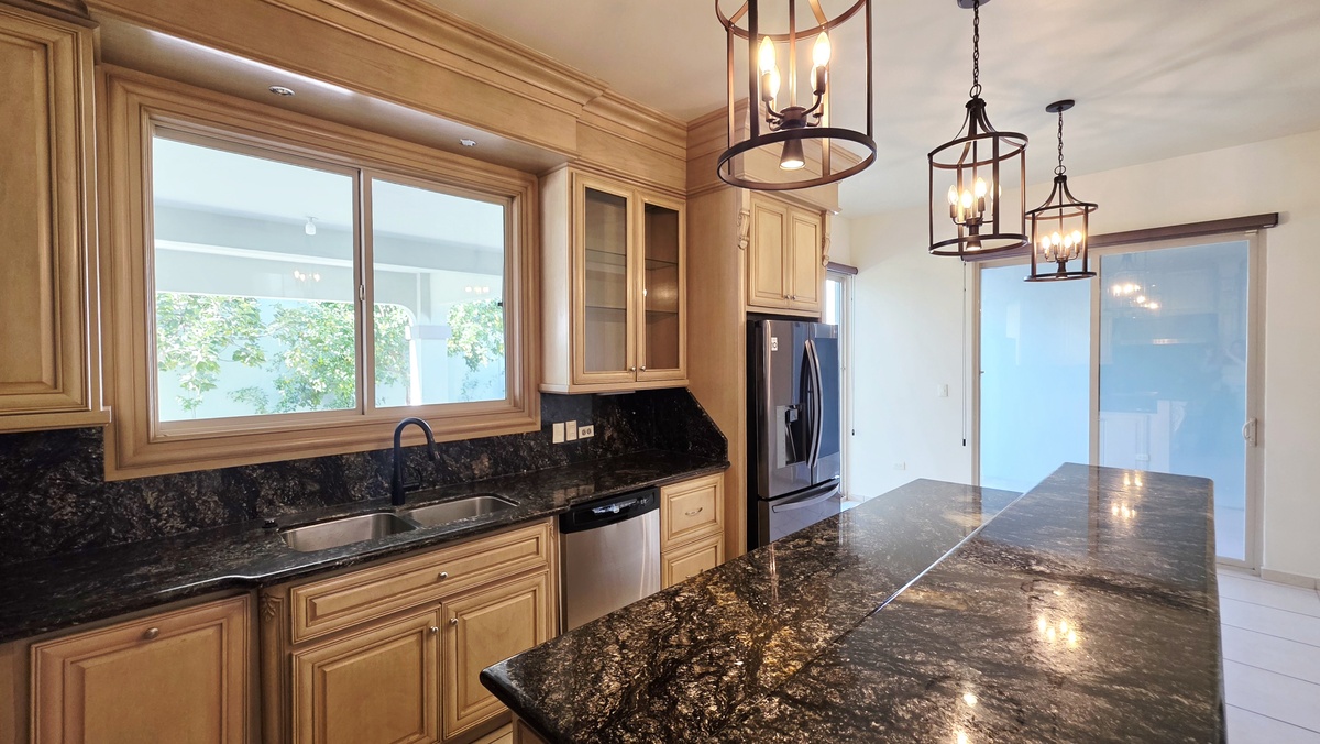 28 of 40: COCINA-EQUIPADA-RIOJA-VENTA-SONORA-CARMEN-LABORIN-INMUEBLE