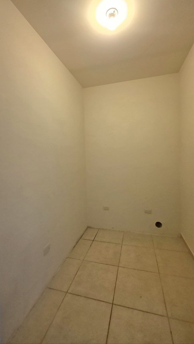 35 of 40: BODEGUITA-INTERIOR-CASA-RIOJA-VENTA-CARMEN-LABORIN-INMUEBLE