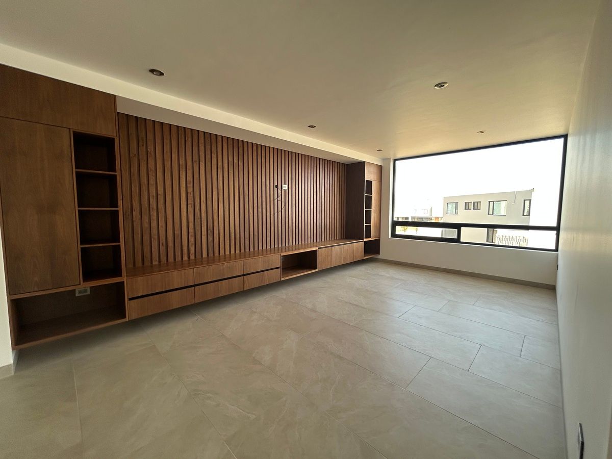 20 de 42: Living room/ 2nd floor