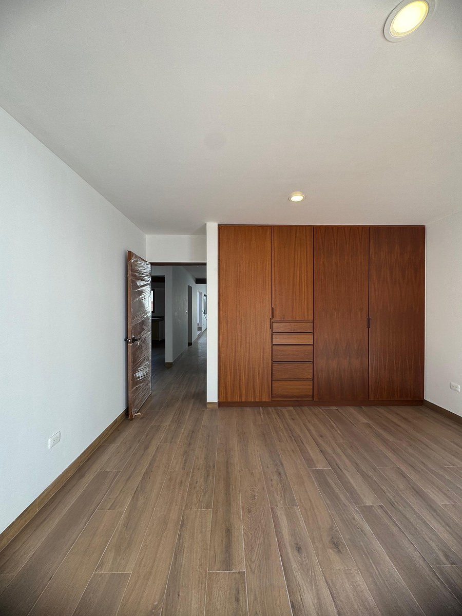 8 of 21: Recámara planta baja