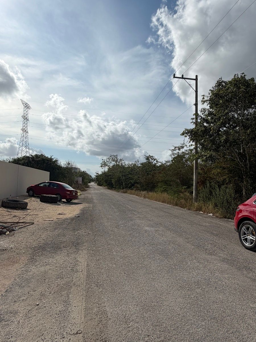 17 de 20: Calle pavimentada de acceso a la privada