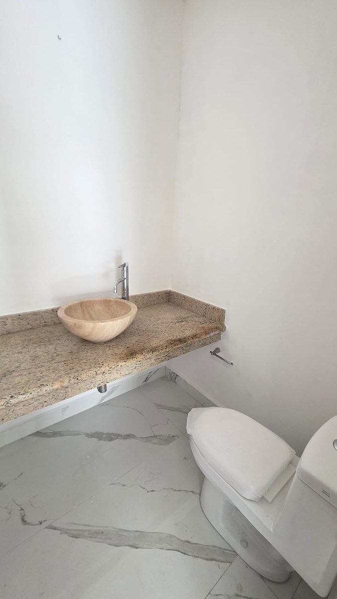 8 de 38: Baño visitas