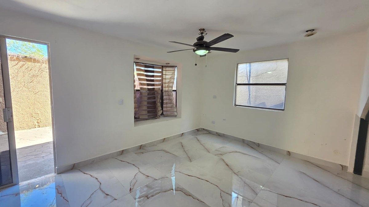 37 de 49: Estudio con baño completo