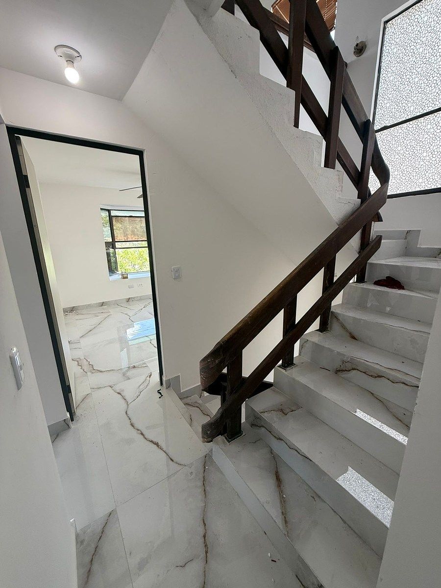 20 de 38: 2do piso hacia abajo con 3 recámaras y 2 baños completos