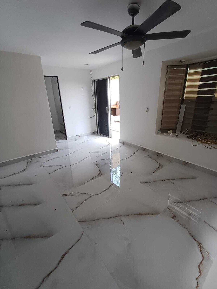 40 de 49: Estudio con baño completo