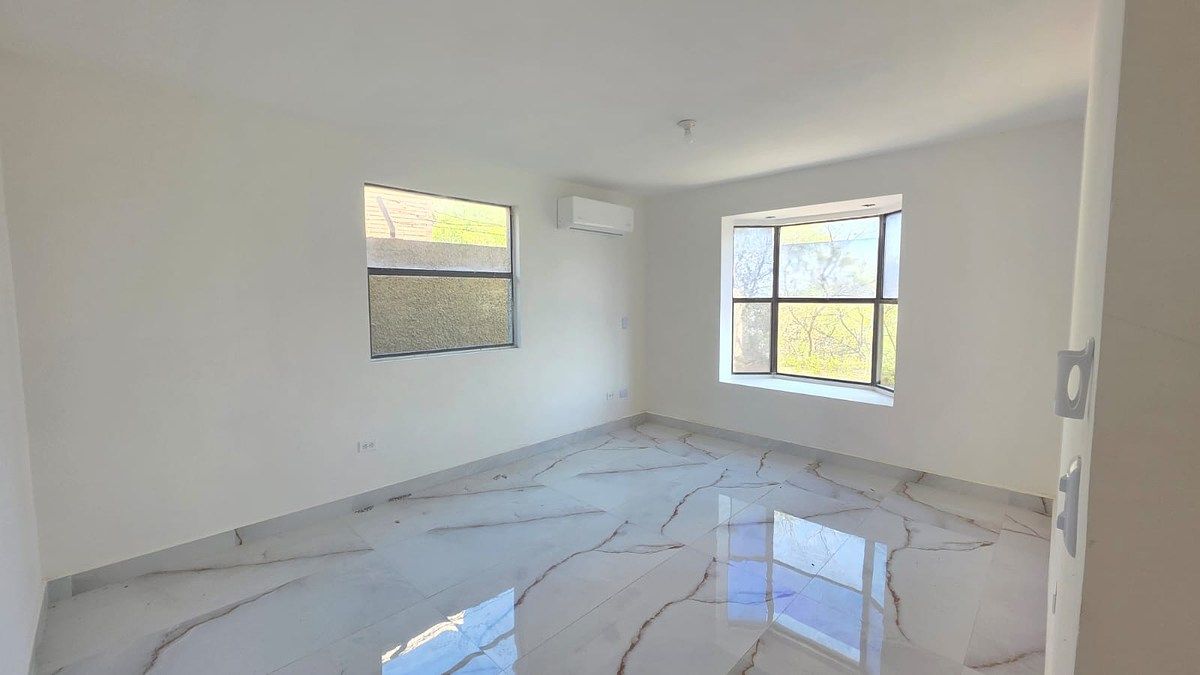 25 de 37: Rec 2 con baño completo