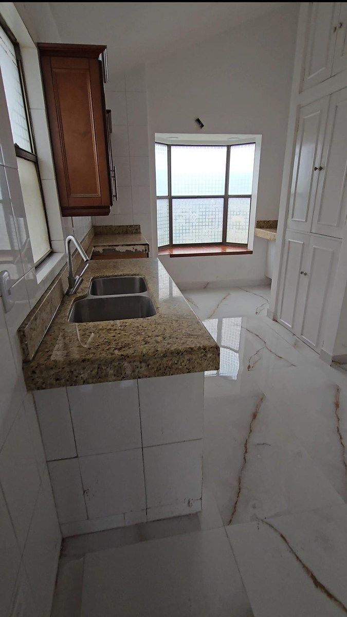 14 de 49: Cocina integral con despensero