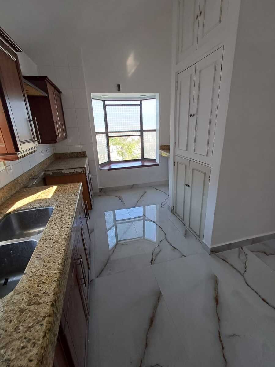 14 de 37: Cocina integral con despensero