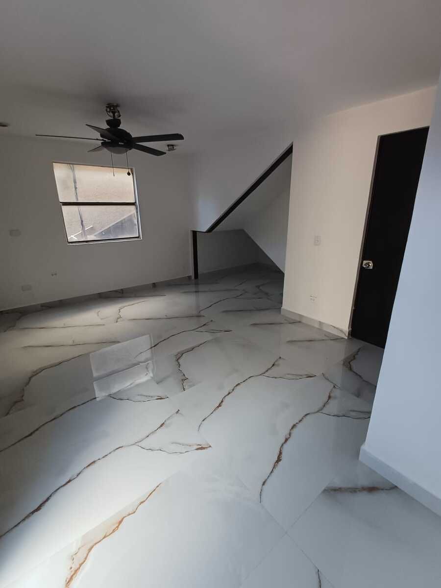 33 de 37: Estudio con baño completo