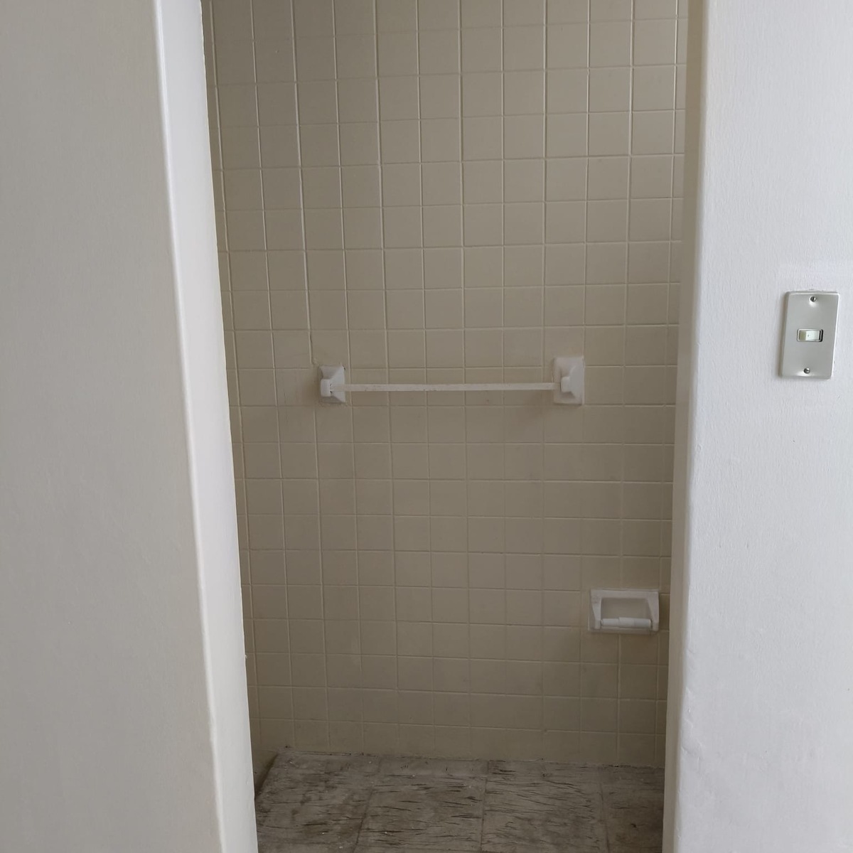 41 of 43: Baño de Servicio