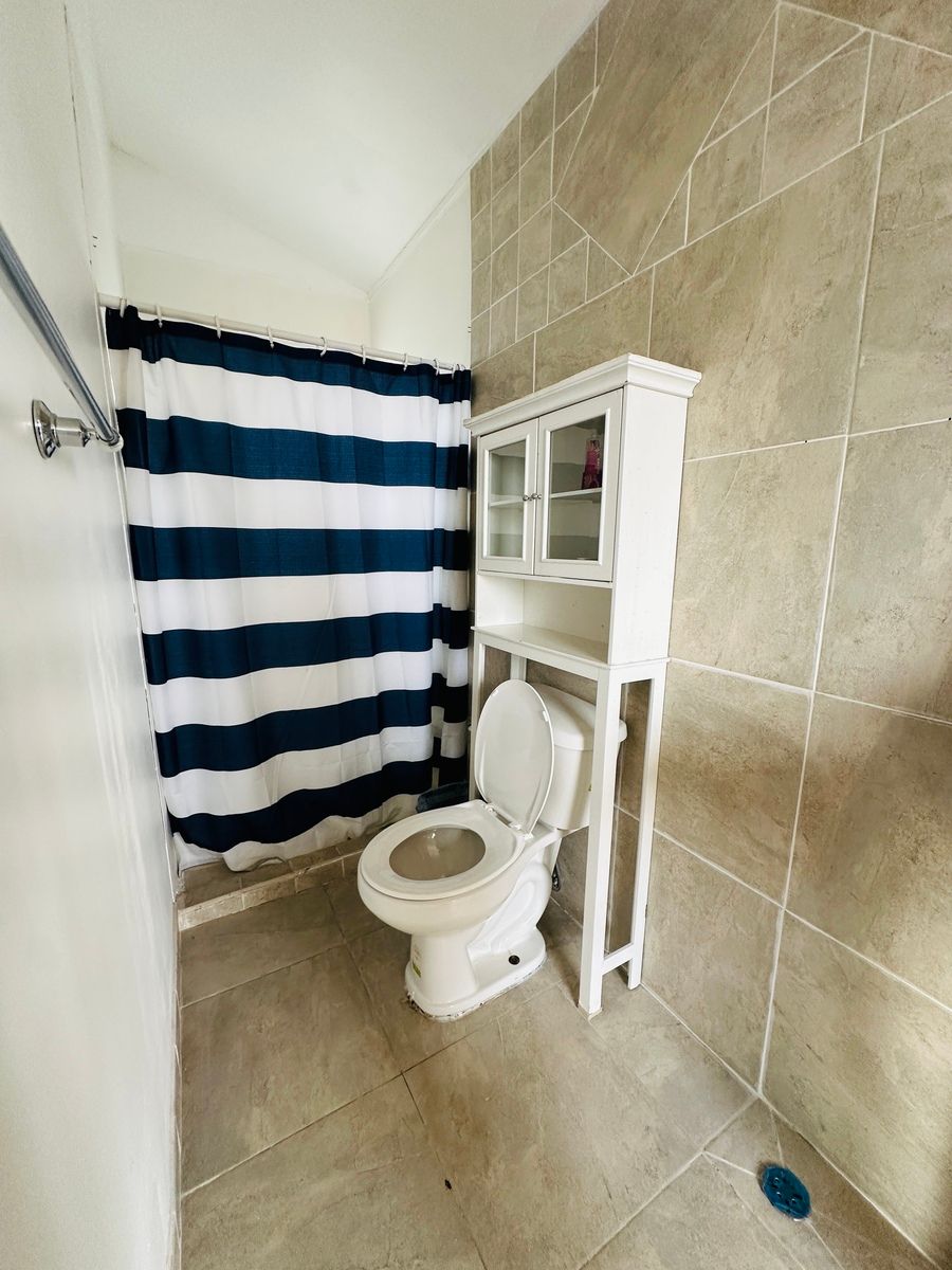 13 of 29: Baño privado