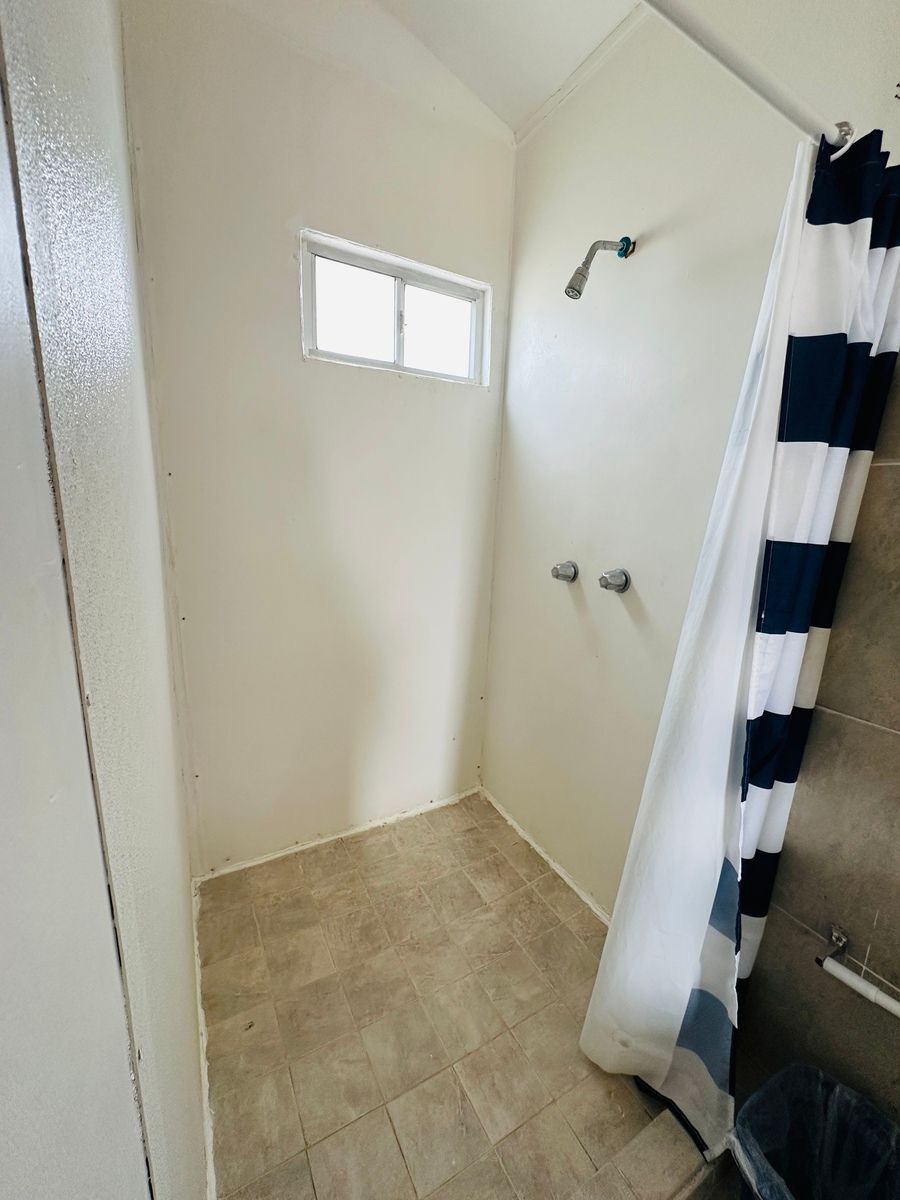 14 of 29: Baño privado