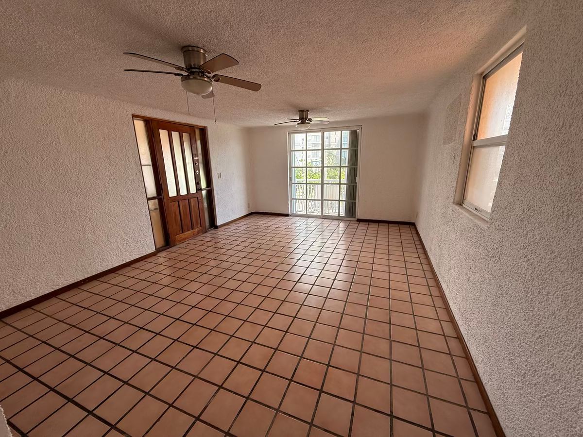 2 de 10: Sala del departamento