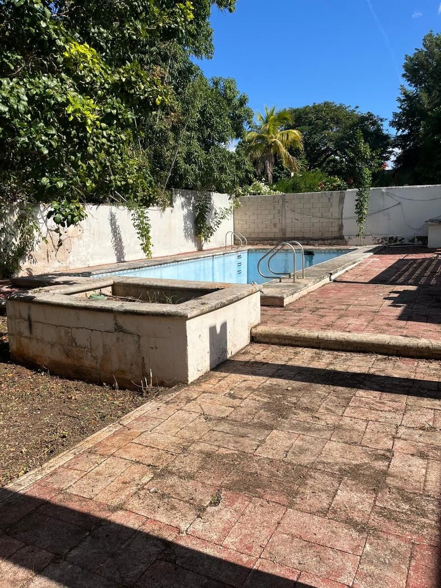 18 de 26: Piscina de gran tamaño