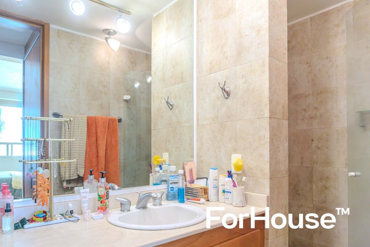 15 of 18: Baño recámara principal