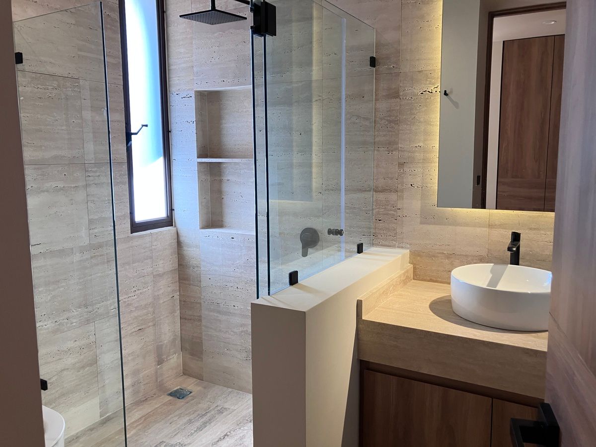 23 de 25: Baño completo planta baja