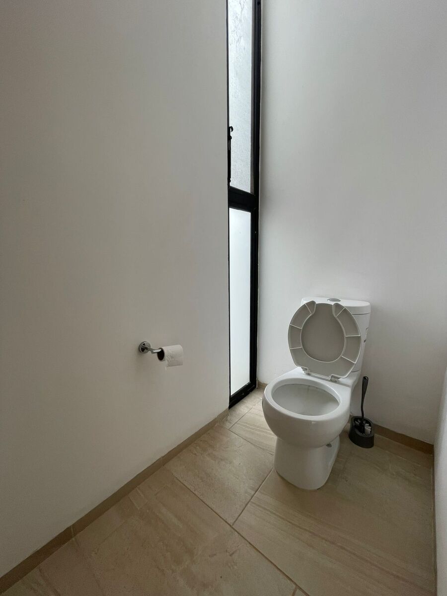 6 de 16: Medio Baño