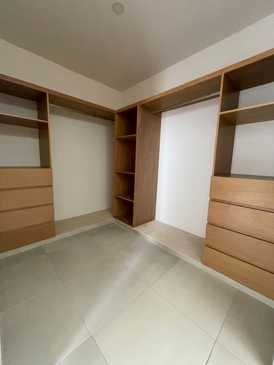 10 de 16: Closet Recámara Principal