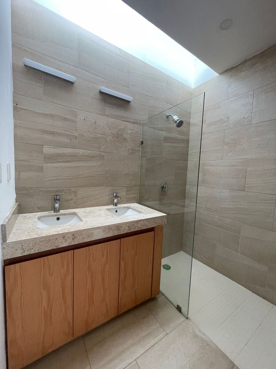 9 de 16: Baño Recámara Principal