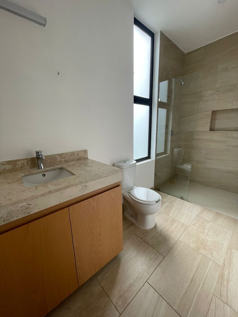 14 de 16: Baño Segunda Recámara