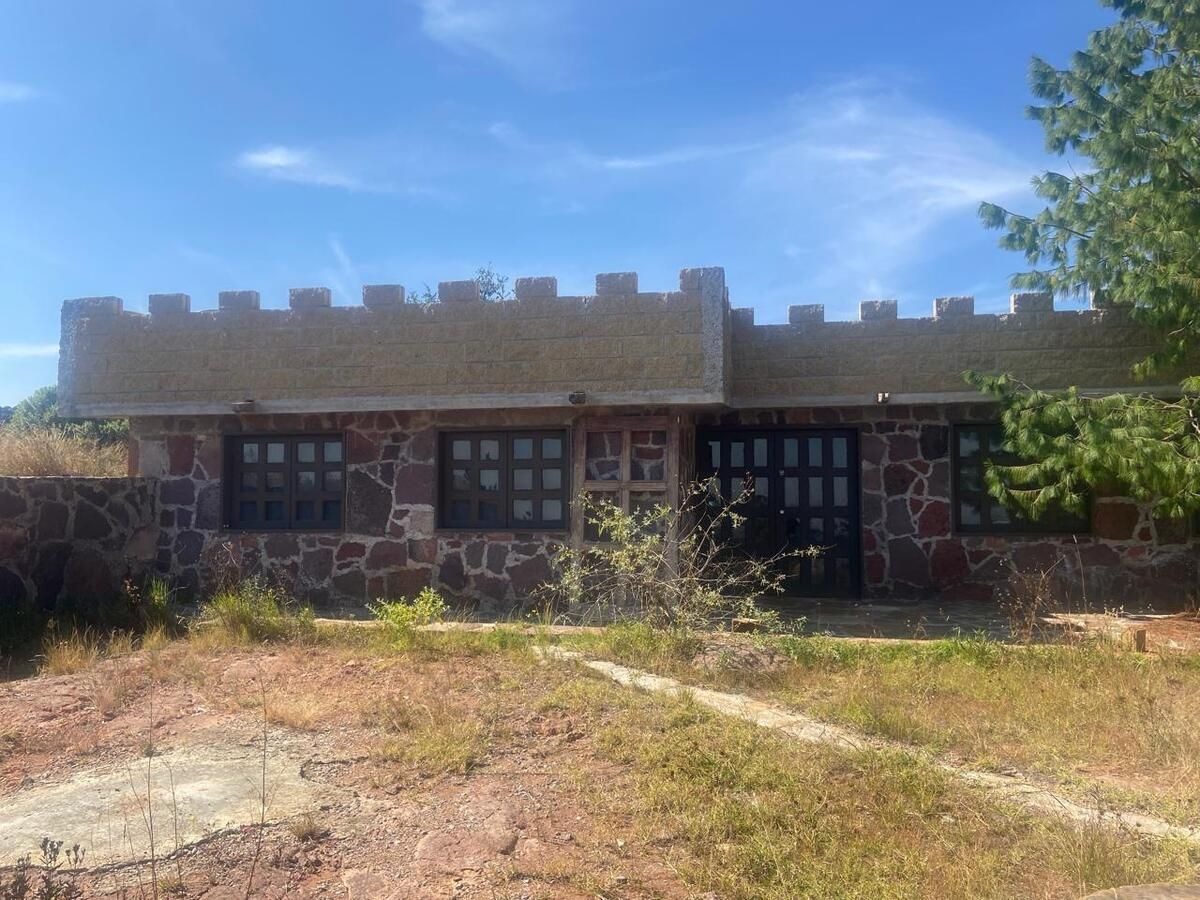 2 de 13: Construcción pequeña de 100 m2