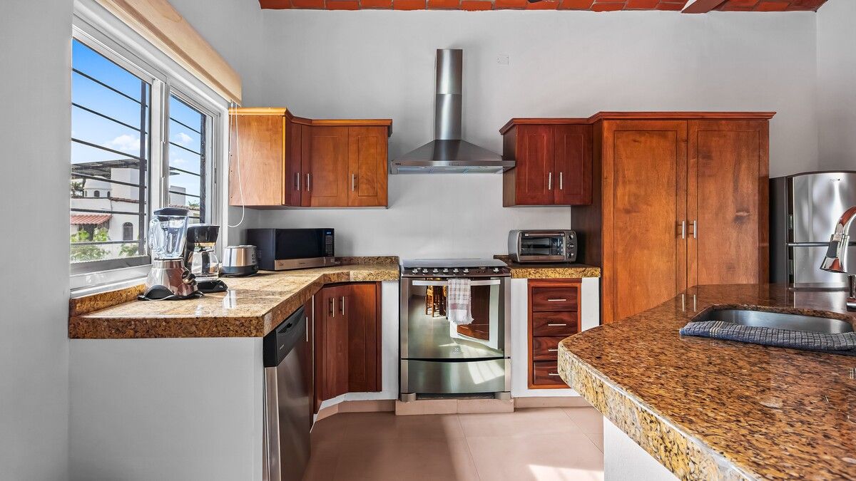 41 de 48: Upstairs 2 bed unit part of the duplex