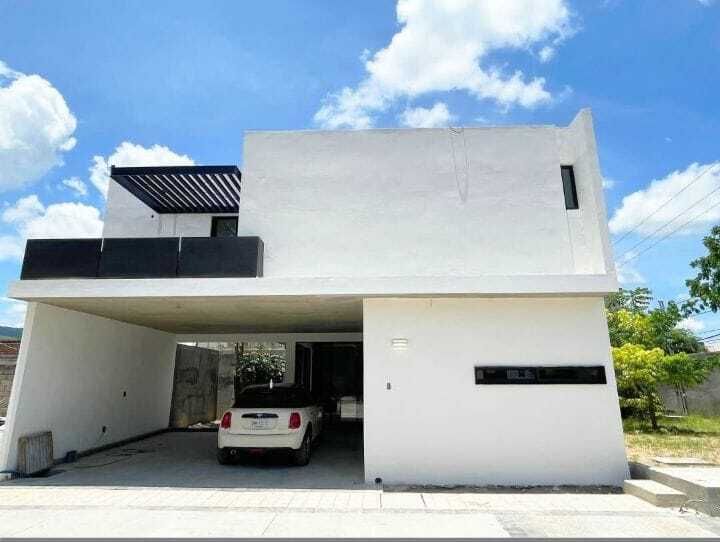 1 de 40: Fachada principal