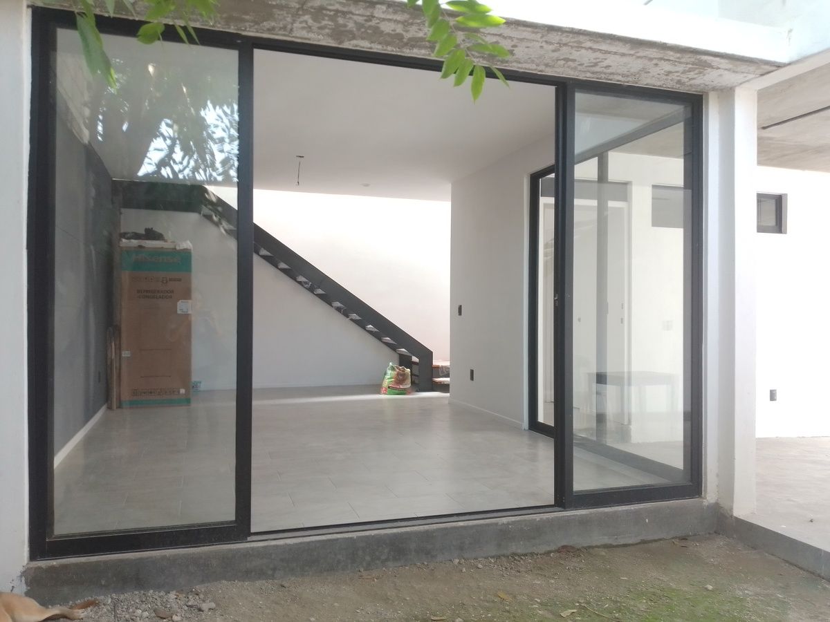 15 de 40: Vista desde el Jardín hacia la Sala