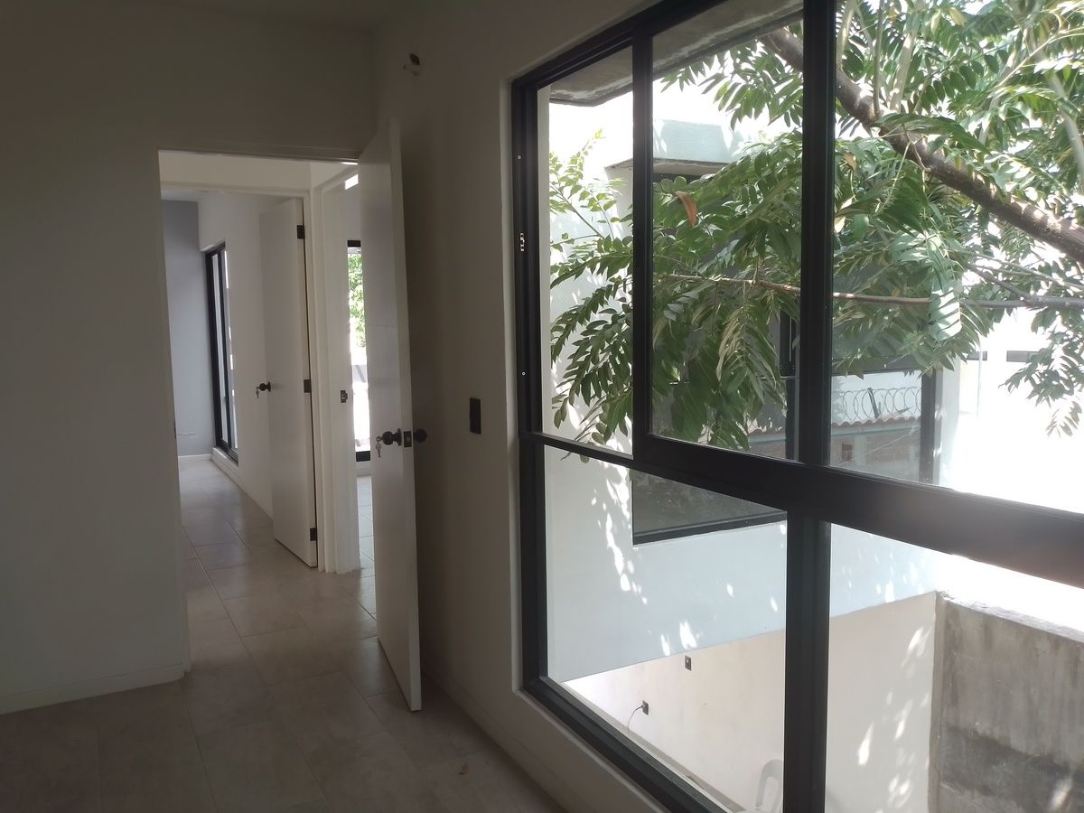 16 de 22: Vista interior desde una Recámara secundaria